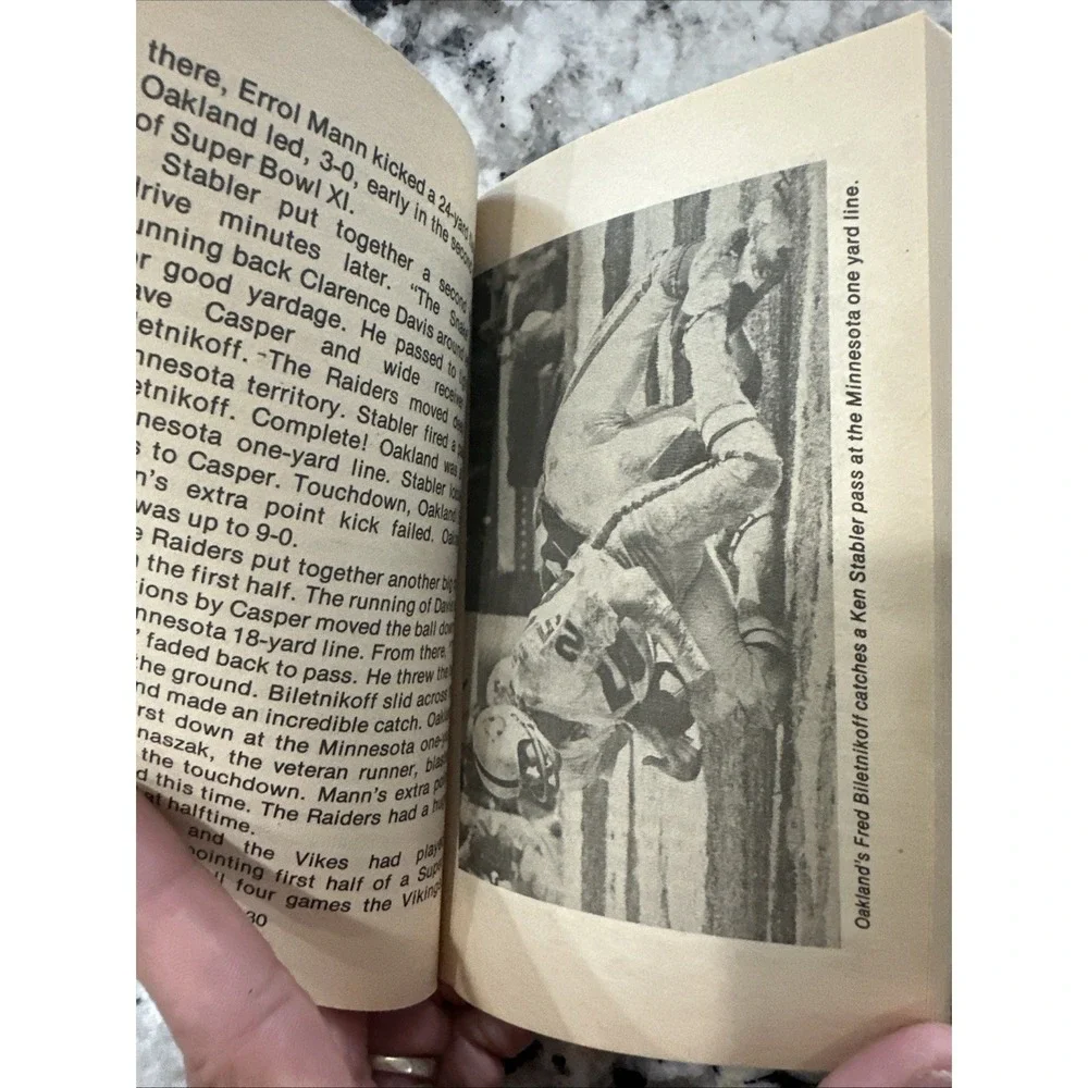 Antique‎ Vintage NFL NBA Sports Books Scholastic School Fair Angelo Rescinitti